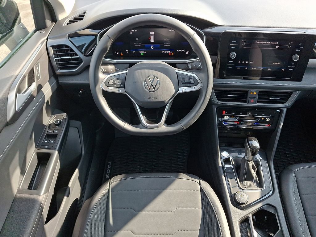 Certified 2025 Volkswagen Taos SE AWD/4WD image 11