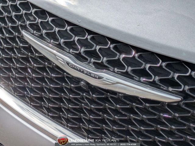 Used 2021 Chrysler Pacifica Limited AWD/4WD image 9