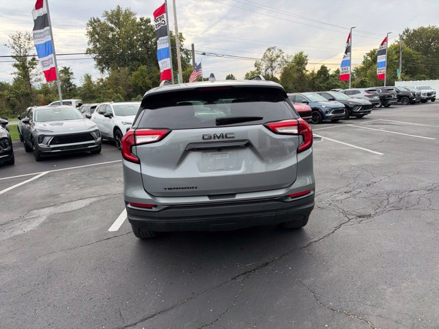 Used 2023 GMC Terrain SLE w/ Driver Convenience Package FWD image 8