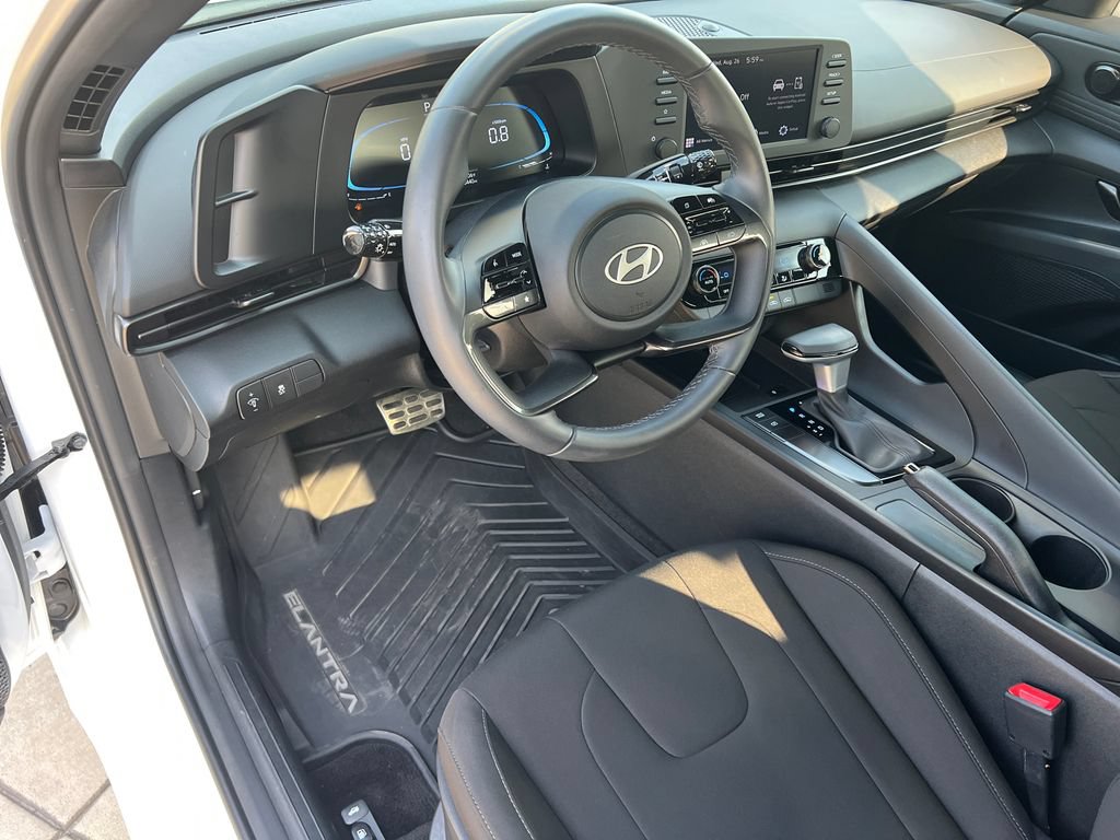 Certified 2025 Hyundai Elantra Sport FWD image 18