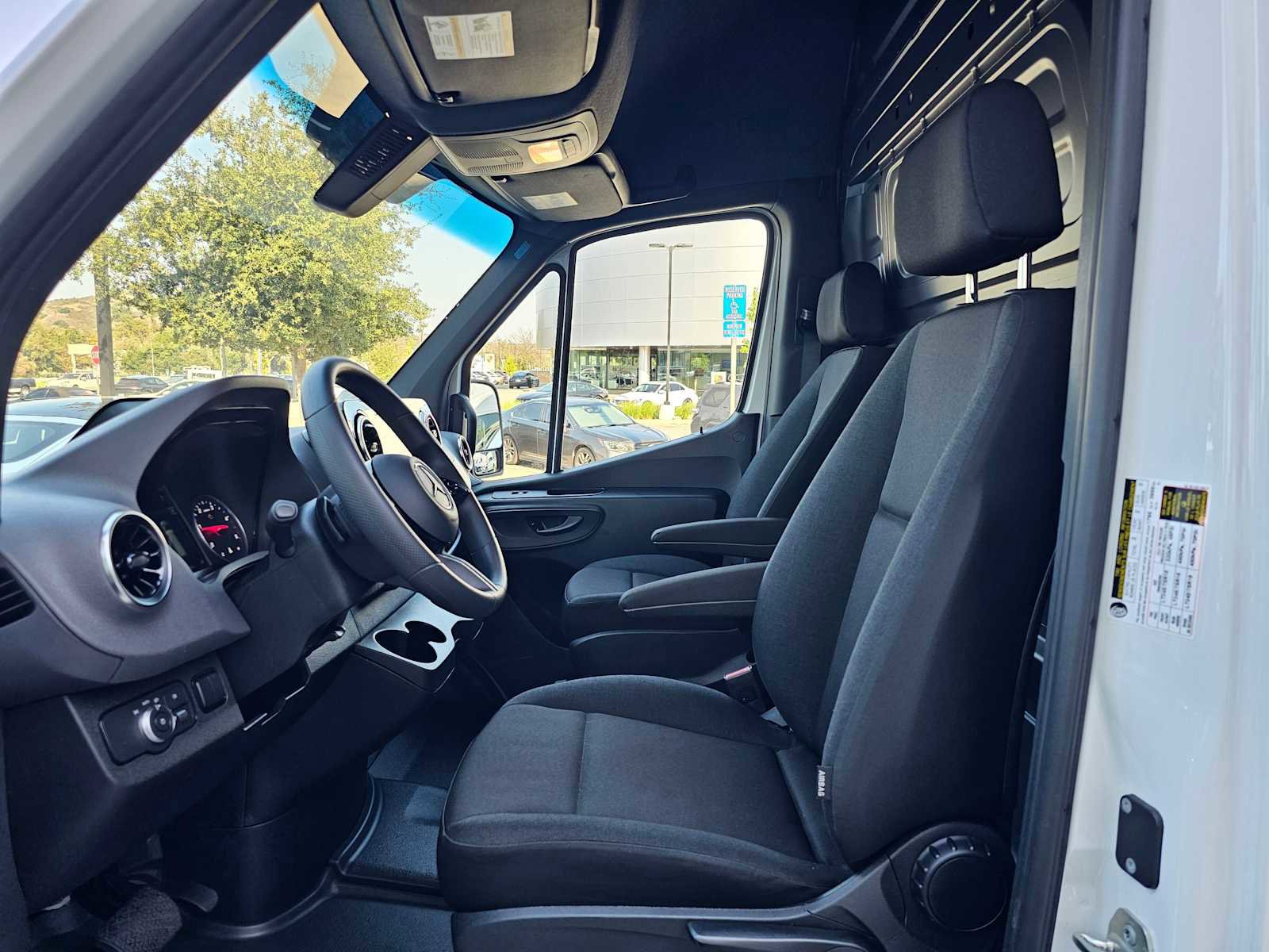 Used 2025 Mercedes-Benz Sprinter 2500 image 21
