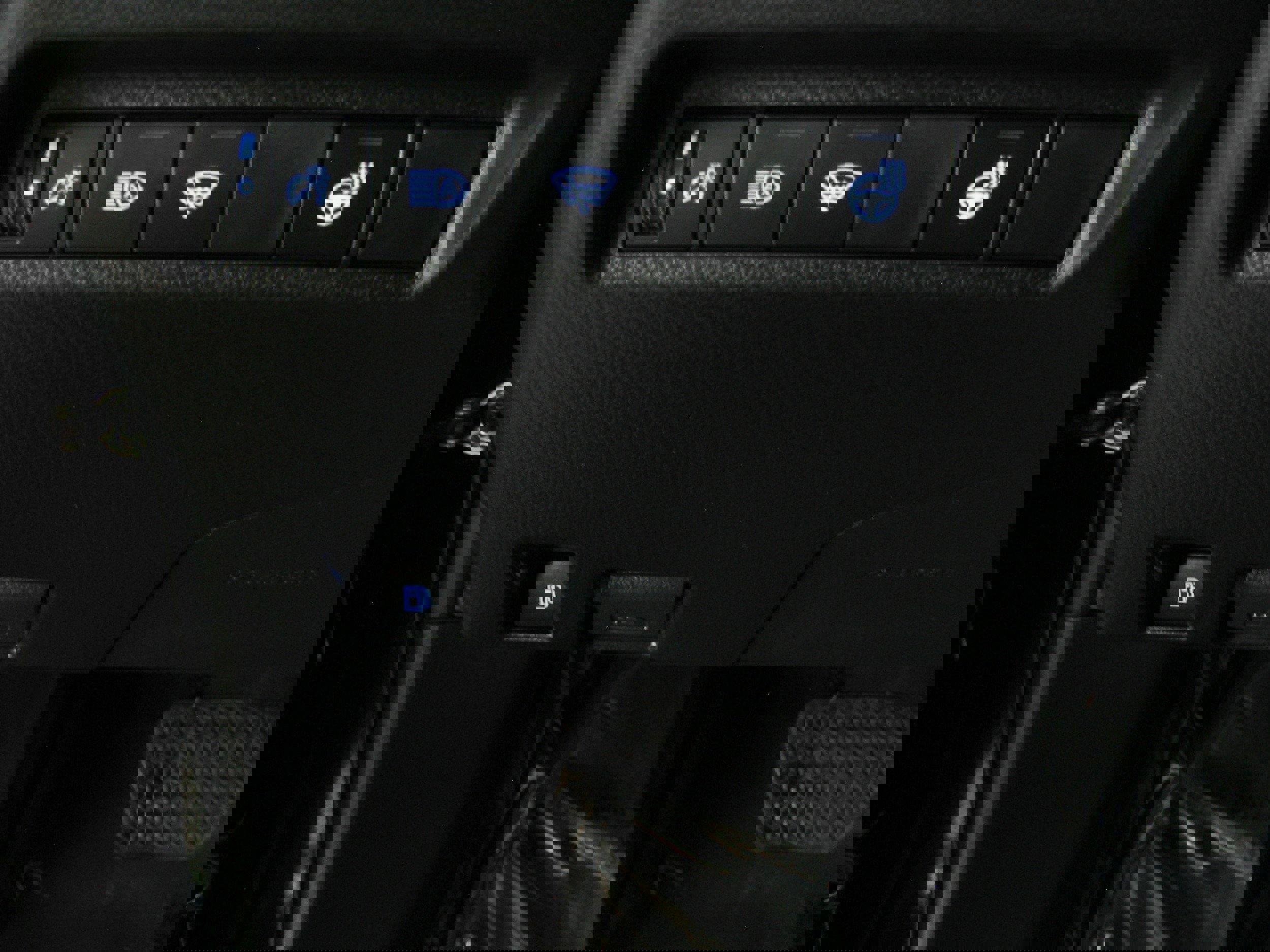 Used 2022 Toyota RAV4 SE w/ SE Grade Weather Package AWD/4WD image 15