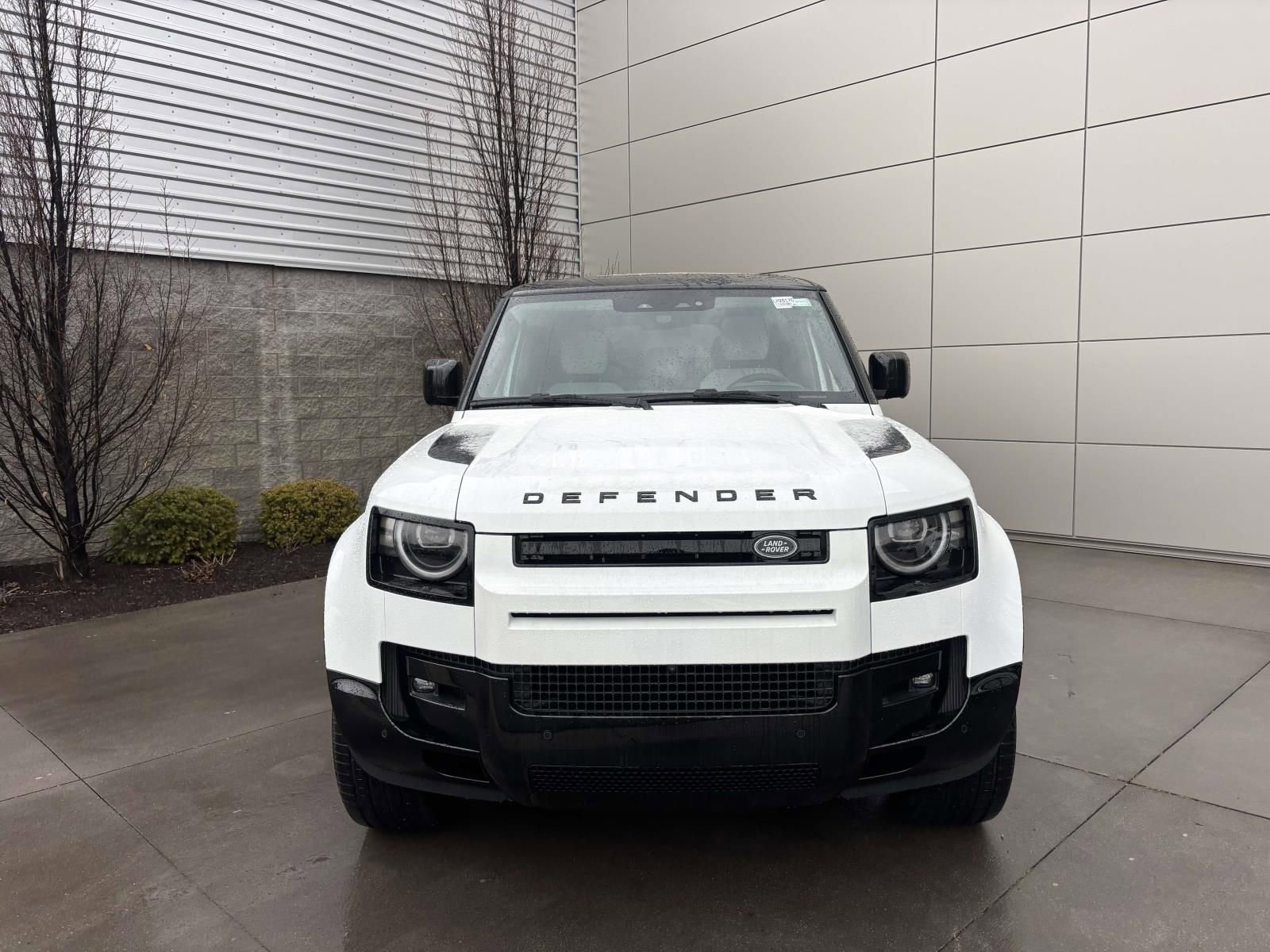 New 2026 Land Rover Defender 110 X-Dynamic SE image 2