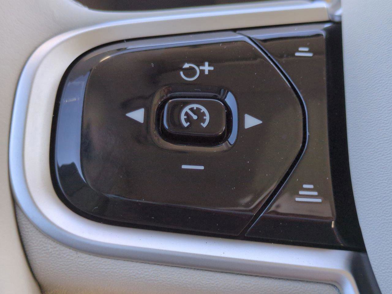 New 2026 Volvo XC90 B6 Ultra w/ Protection Package image 17