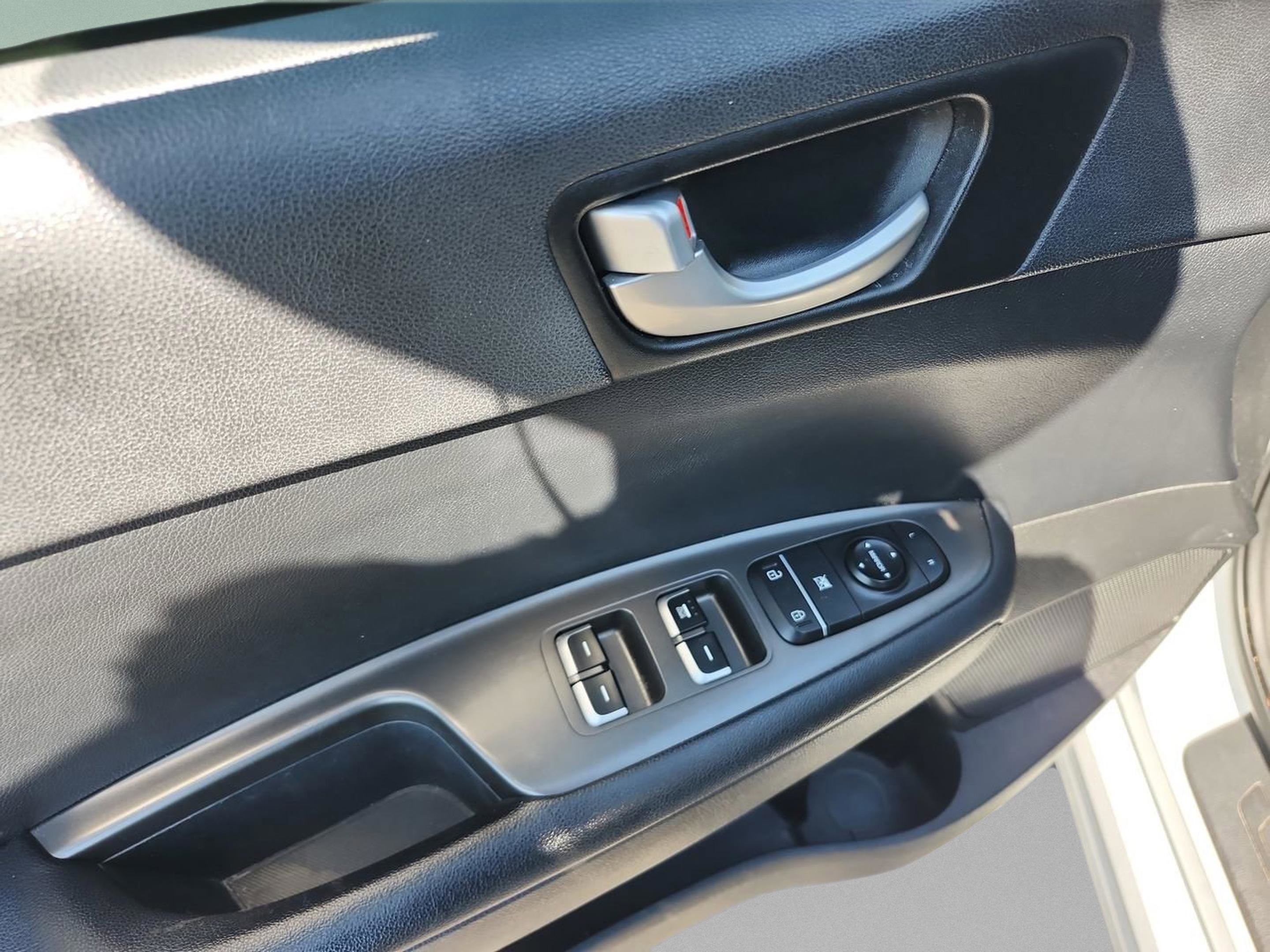 Used 2019 Kia Optima LX image 15