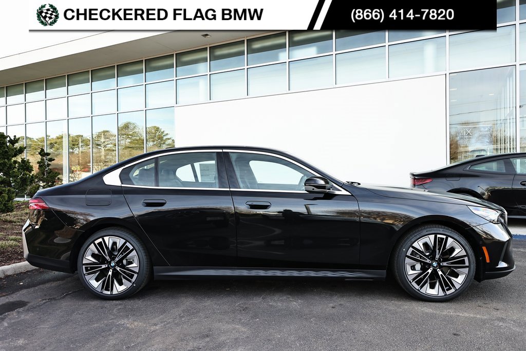Certified 2025 BMW 530i w/ Premium Package image 3