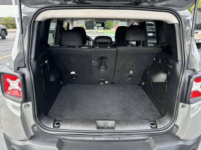 Used 2022 Jeep Renegade Latitude w/ Convenience Group AWD/4WD image 18