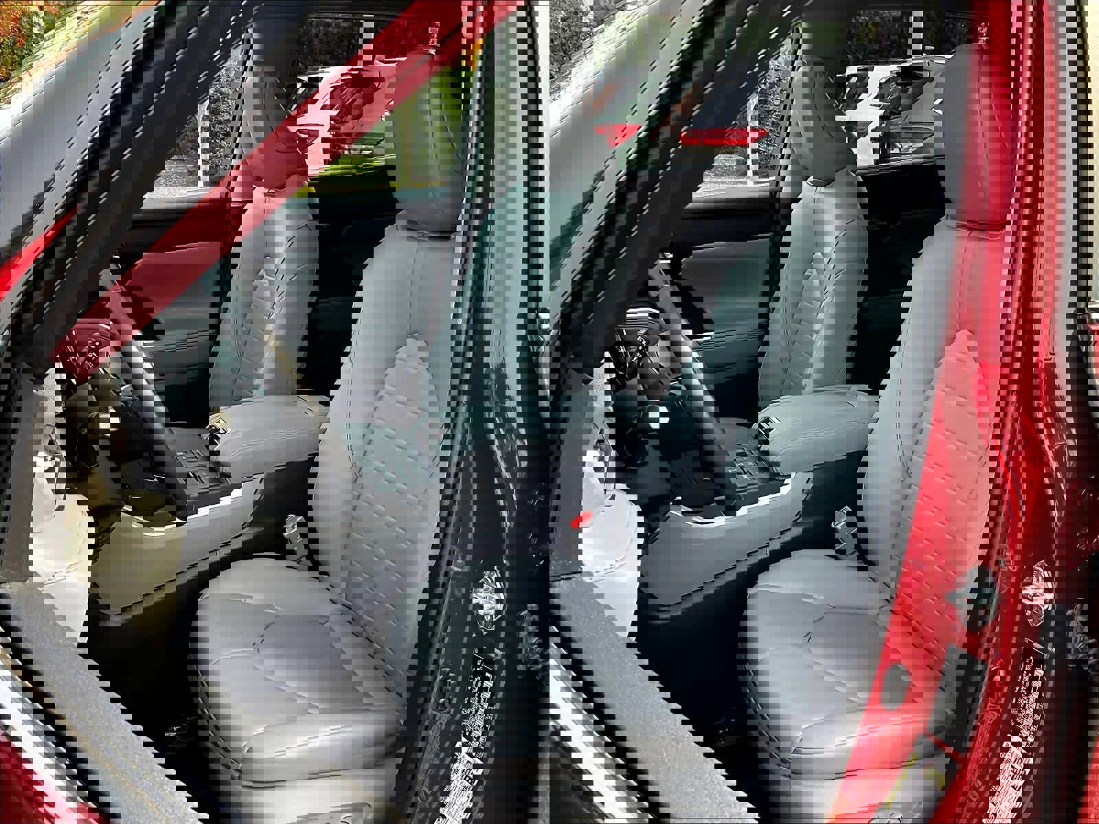 Used 2023 Toyota Highlander XLE image 10