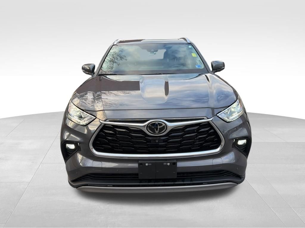 Used 2024 Toyota Highlander Platinum image 9