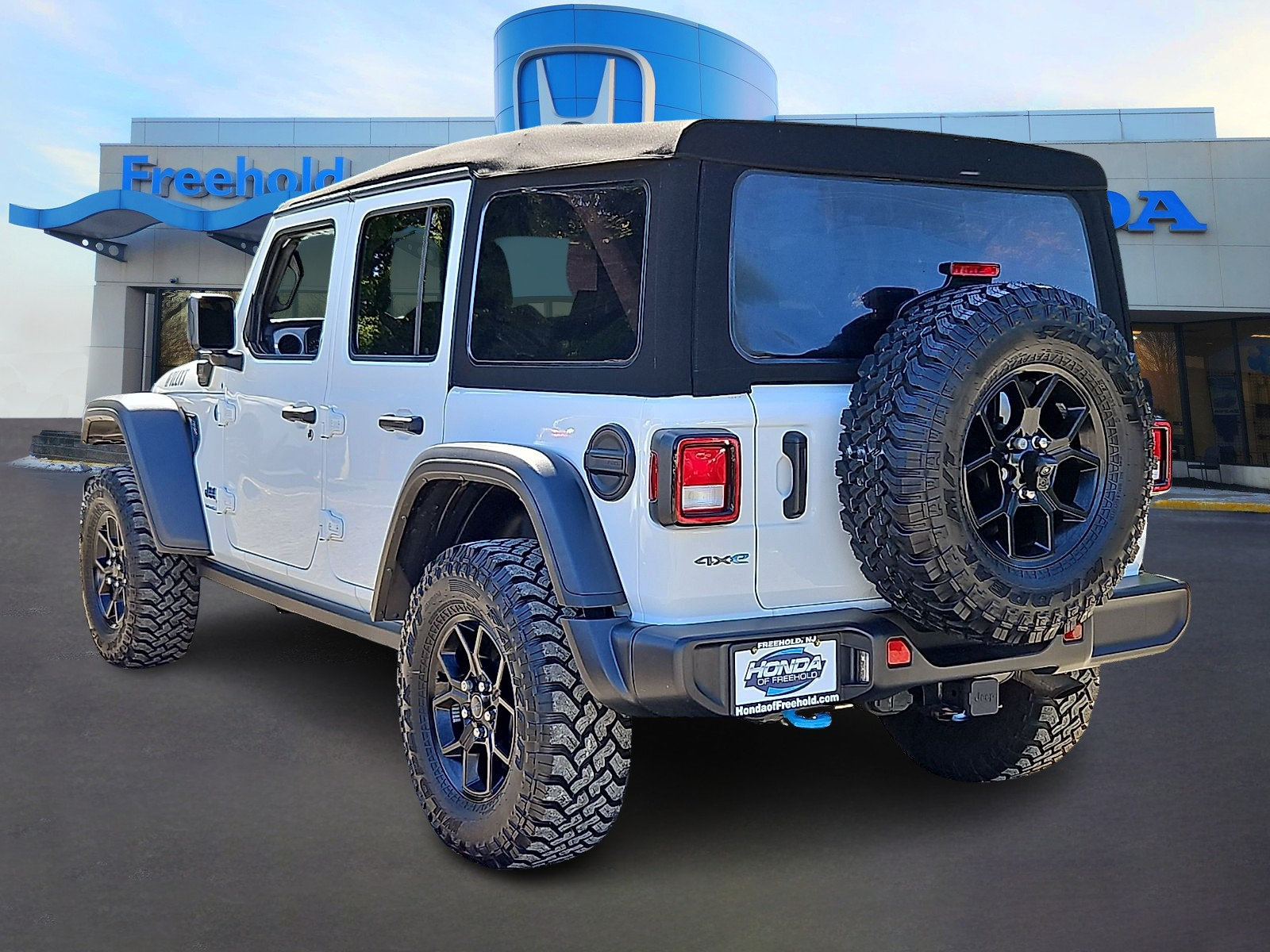 Used 2024 Jeep Wrangler Unlimited AWD/4WD image 5