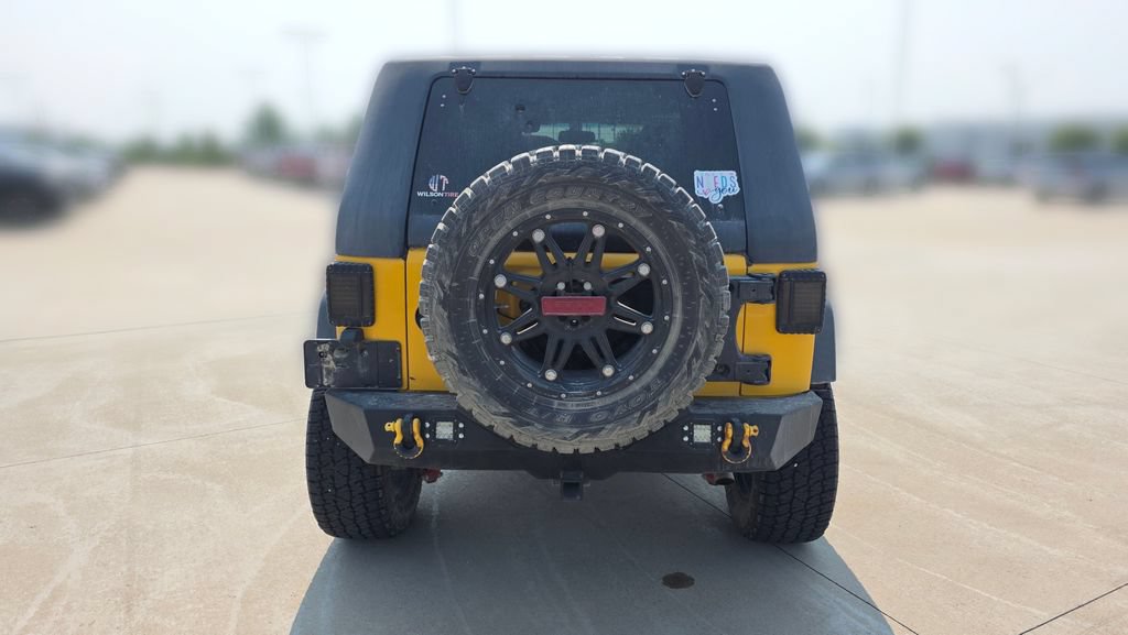 Used 2015 Jeep Wrangler Unlimited Rubicon w/ Connectivity Group AWD/4WD image 4