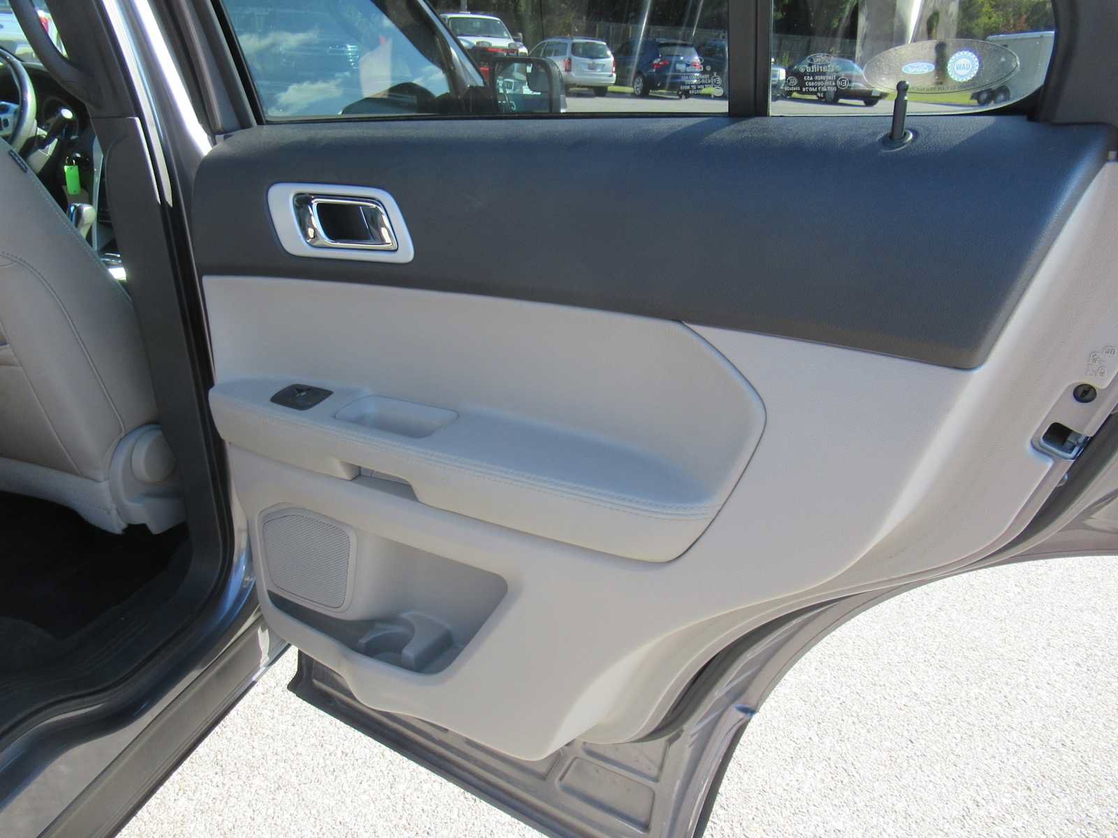 Used 2014 Ford Explorer XLT w/ Equipment Group 202A FWD image 21