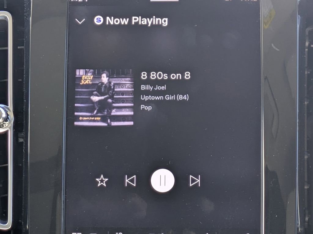 Certified 2023 Volvo XC40 B5 Plus w/ Driver Assist Package image 18