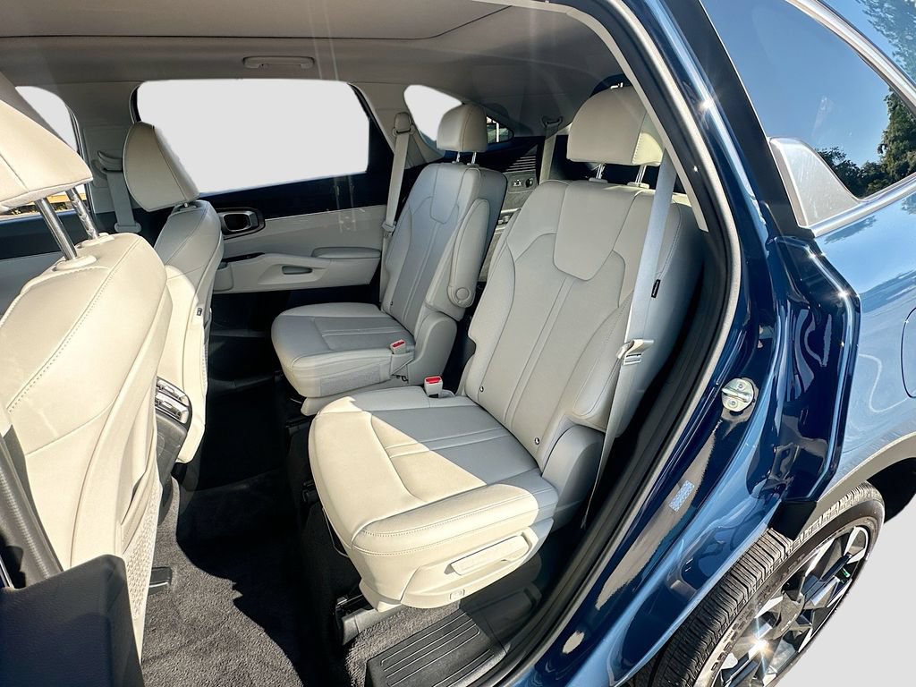 Certified 2025 Kia Sorento EX w/ Panoramic Sunroof Package FWD image 25
