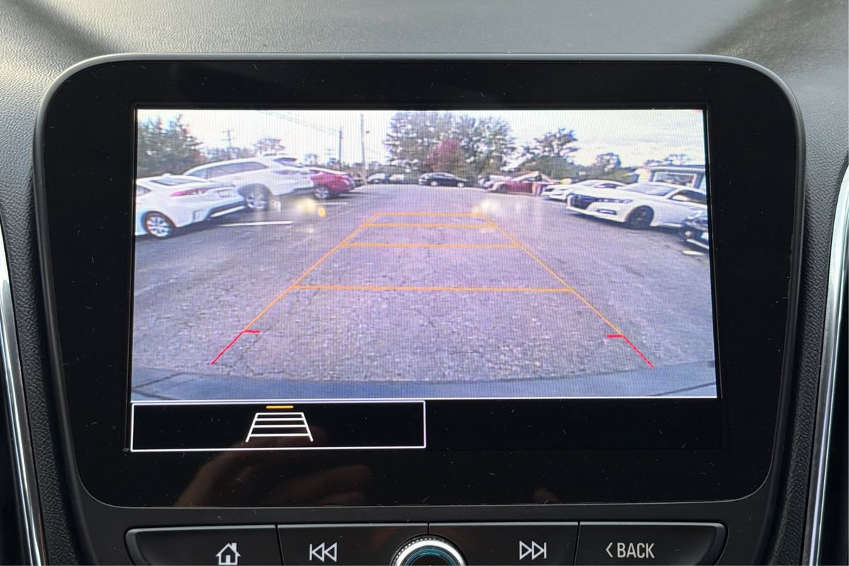 Used 2021 Chevrolet Malibu LT FWD image 28