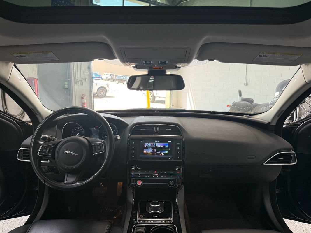 Used 2017 Jaguar XE Premium RWD image 21