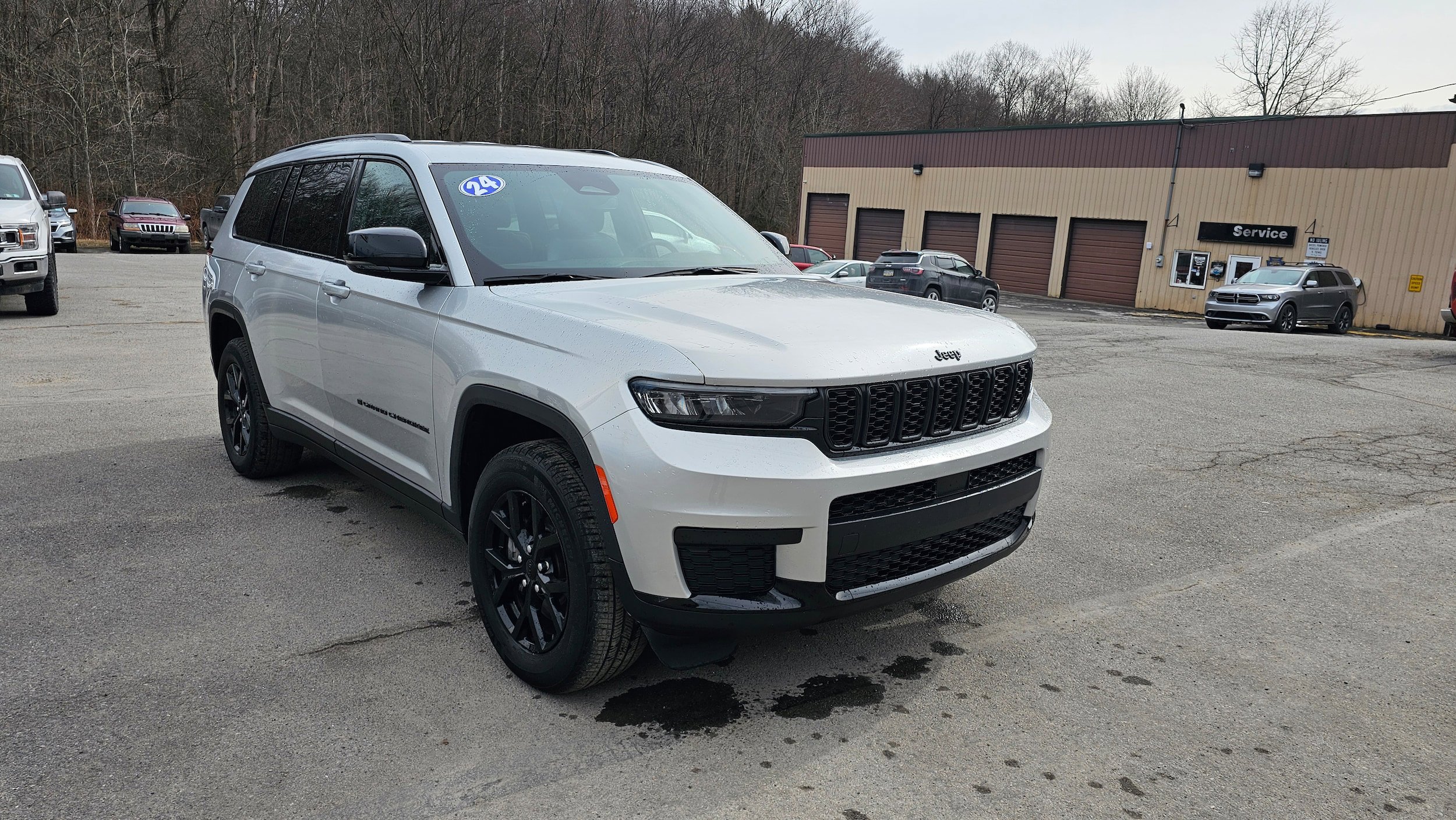 Used 2024 Jeep Grand Cherokee L Laredo image 5