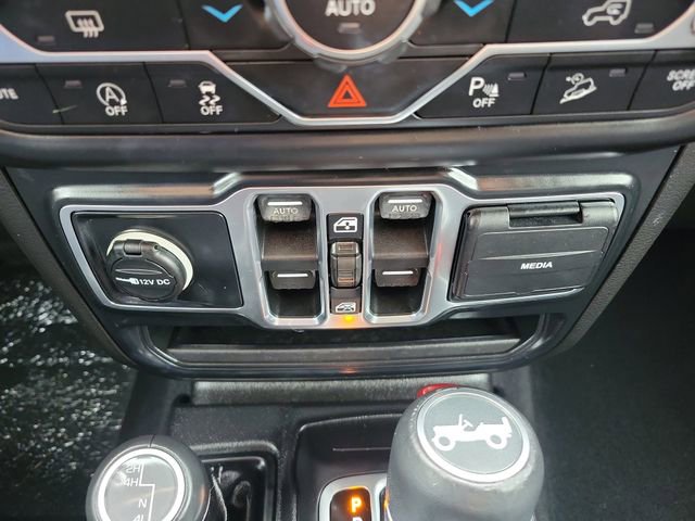 Used 2019 Jeep Wrangler Unlimited Sahara AWD/4WD image 33