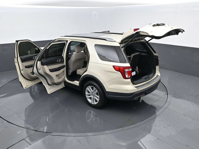 Used 2018 Ford Explorer XLT w/ Equipment Group 202A AWD/4WD image 30