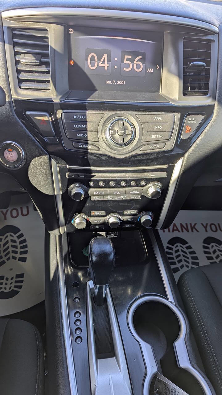 Used 2019 Nissan Pathfinder SV image 10