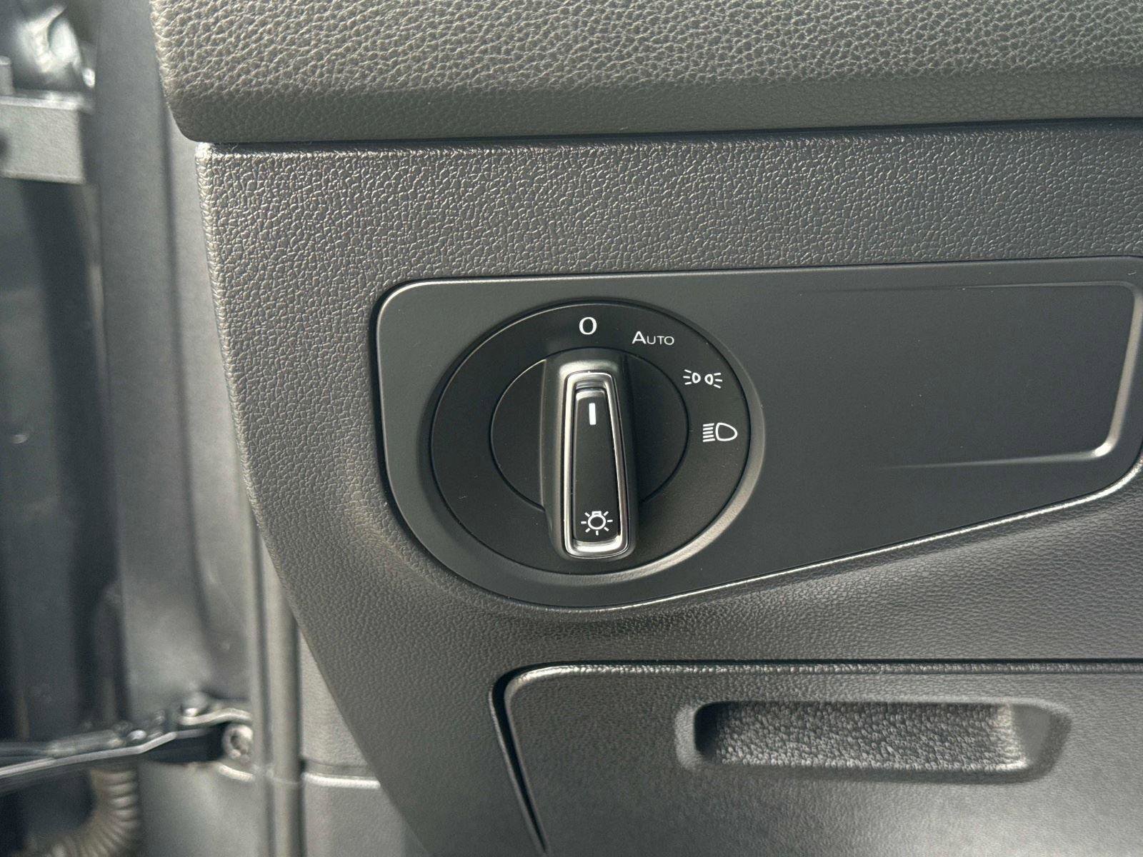 Used 2022 Volkswagen Tiguan SE w/ Panoramic Sunroof Package image 30