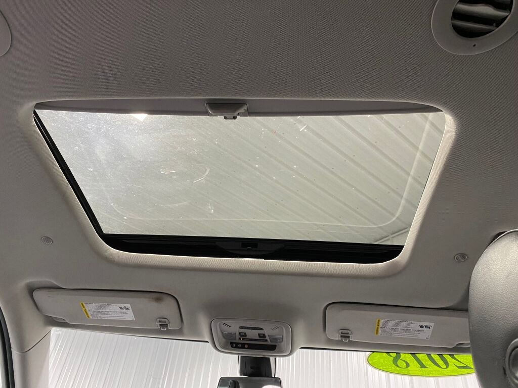 Used 2018 Chevrolet Traverse LT image 18