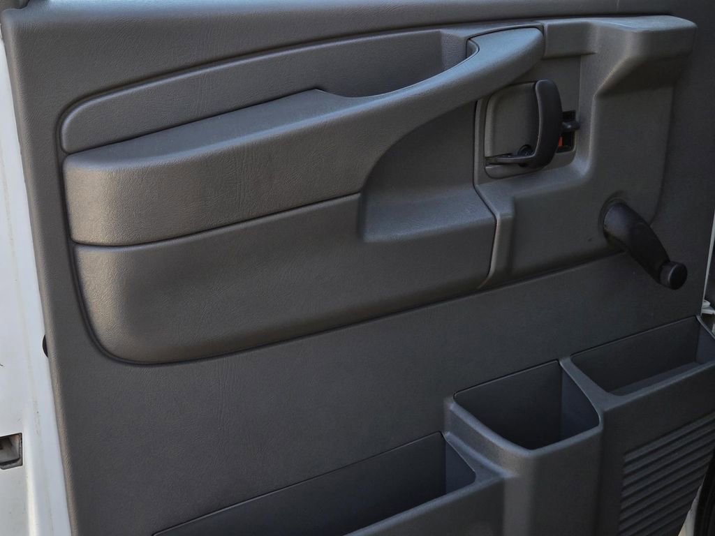 Used 2005 Chevrolet Express 3500 image 13