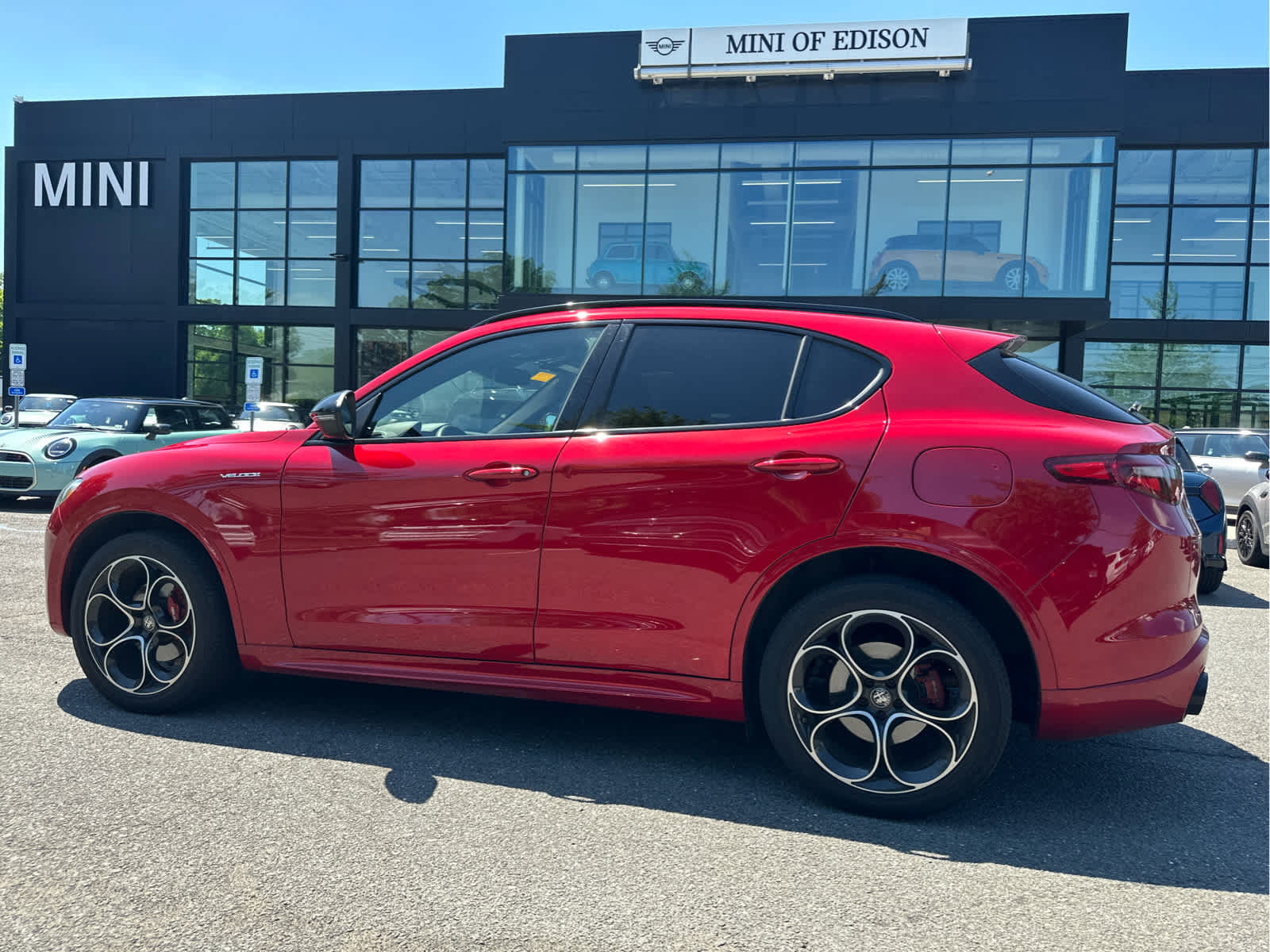 Used 2023 Alfa Romeo Stelvio Veloce AWD/4WD image 2