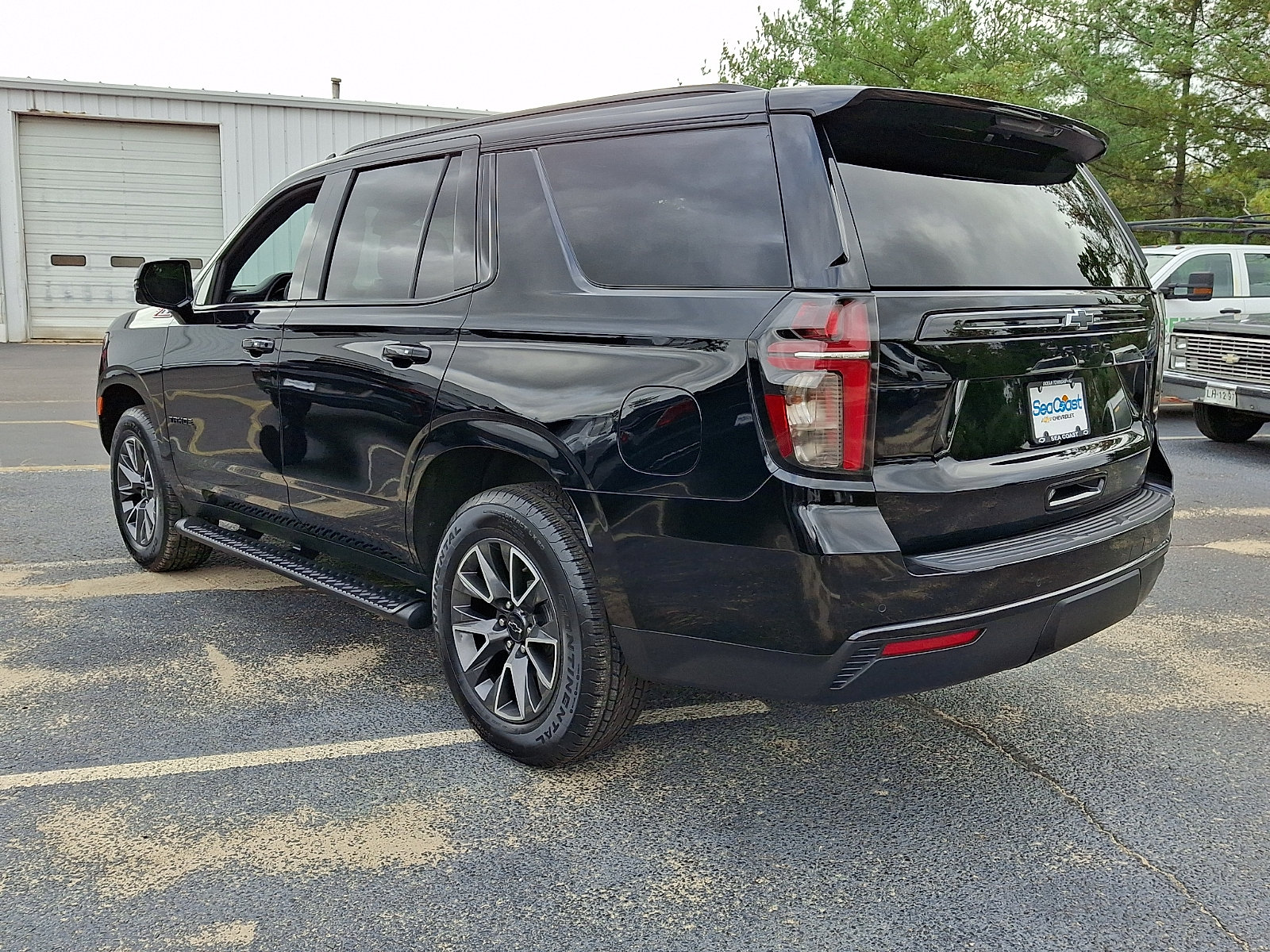 Certified 2023 Chevrolet Tahoe Z71 w/ Luxury Package AWD/4WD image 4