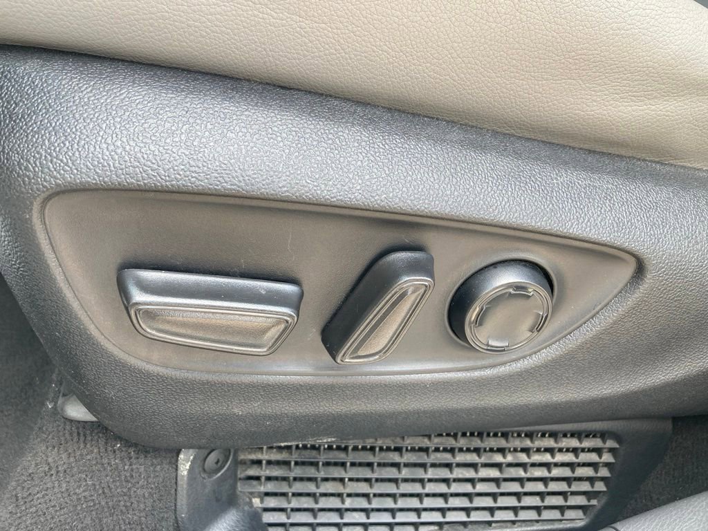 Used 2023 Toyota Sienna XLE FWD image 13