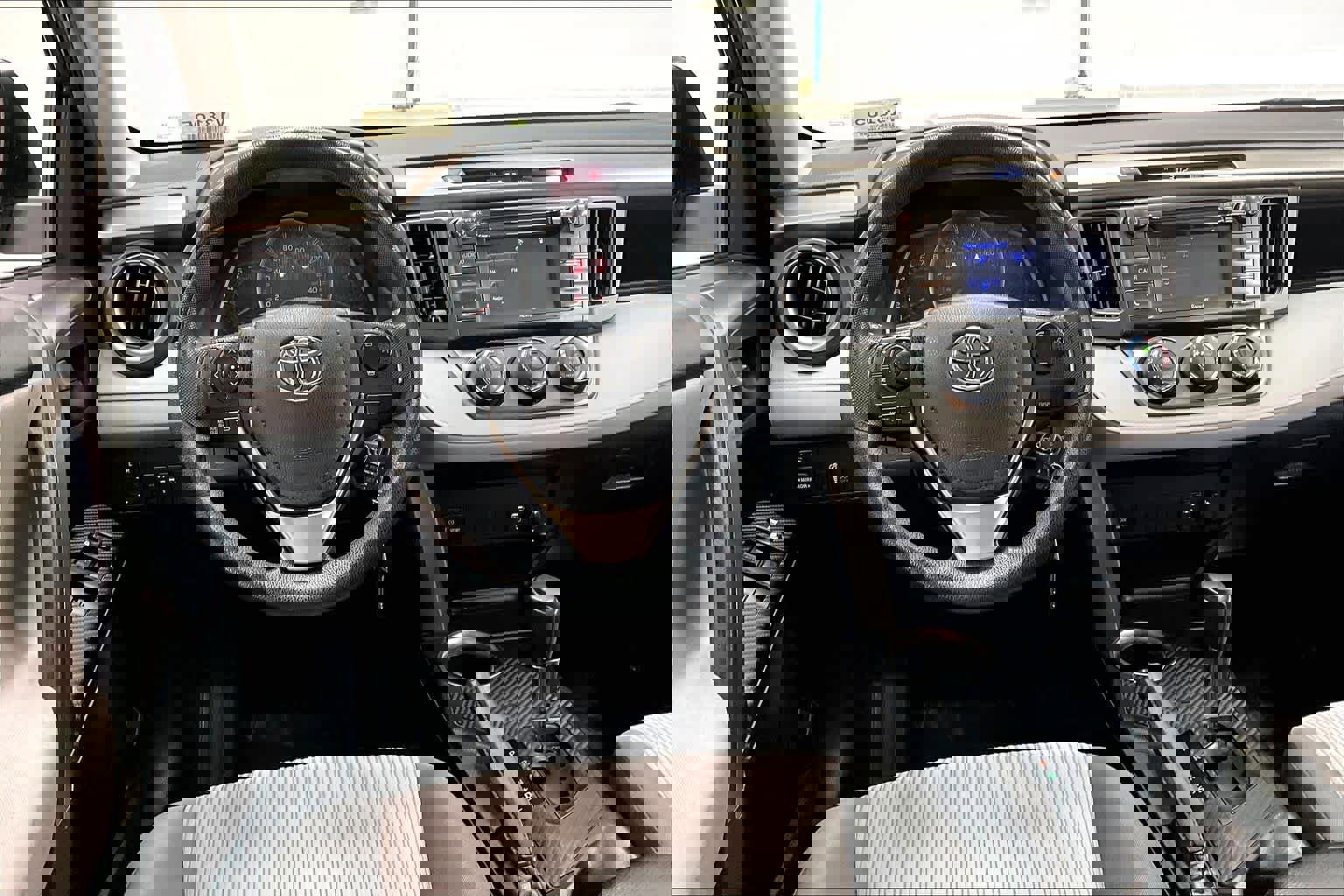 Used 2015 Toyota RAV4 LE image 8