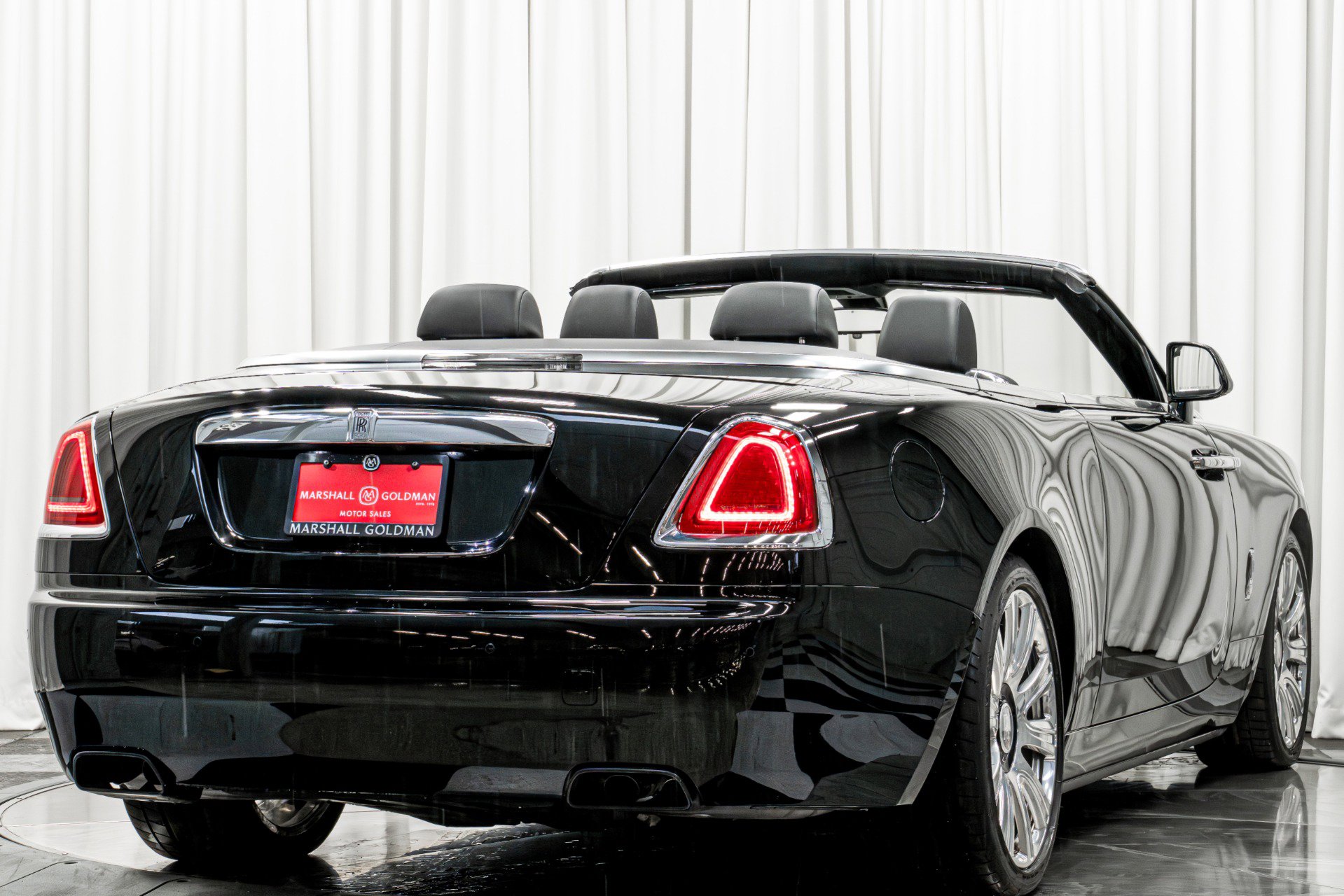 Used 2017 Rolls-Royce Dawn image 10