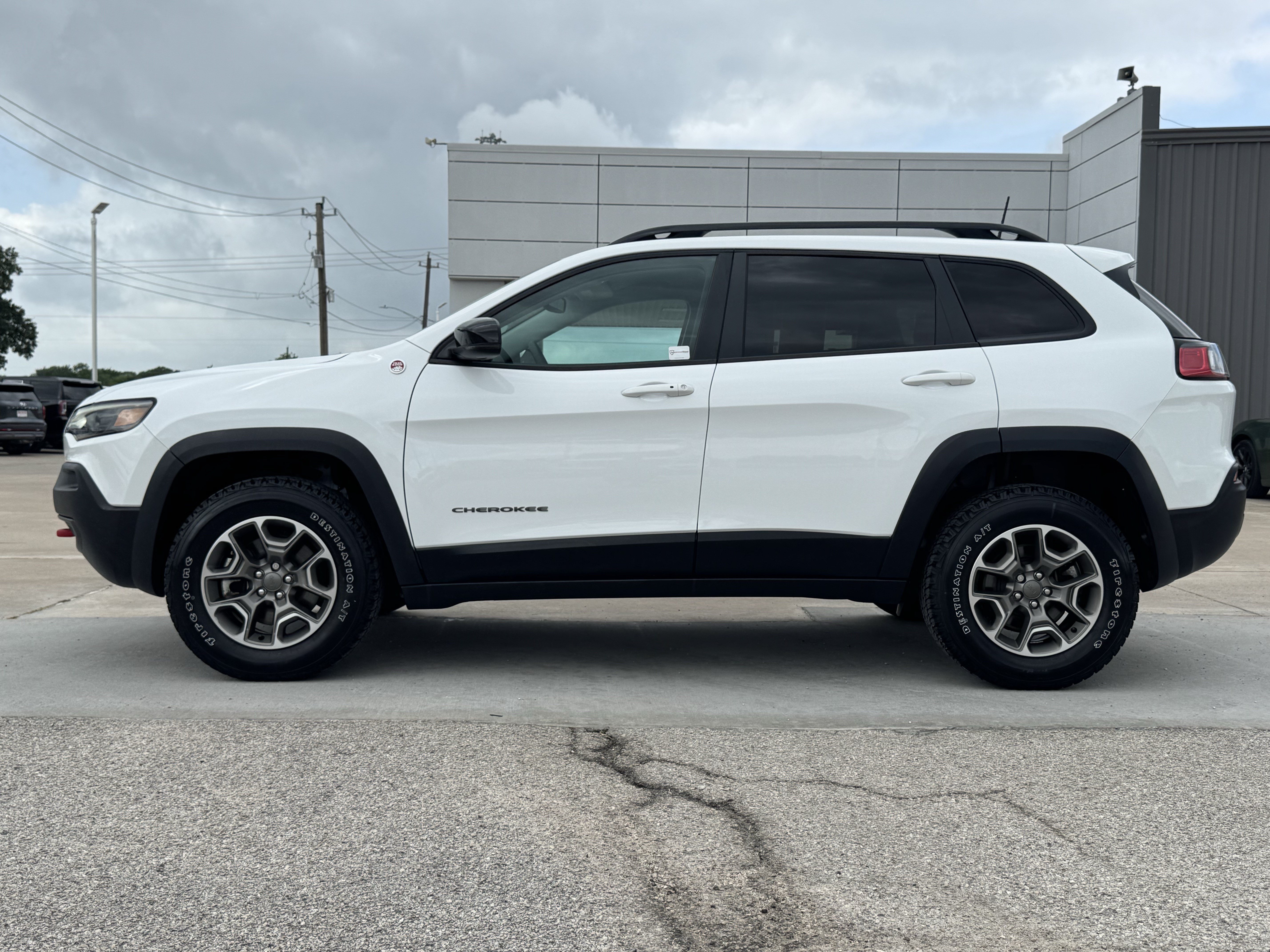 Used 2022 Jeep Cherokee Trailhawk w/ Comfort/Convenience Group AWD/4WD image 7