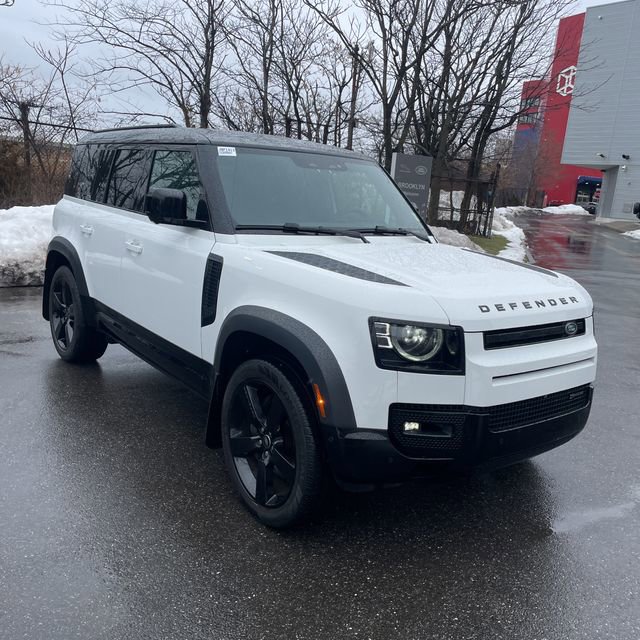 Used 2023 Land Rover Defender 110 X-Dynamic SE image 5