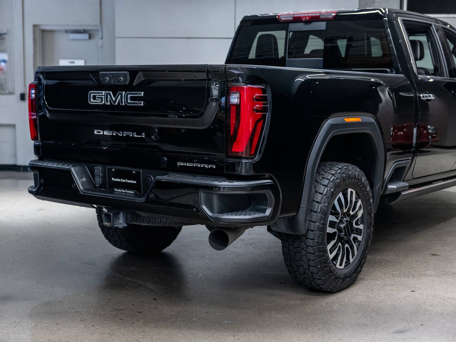 Used 2024 GMC Sierra 2500 Denali Ultimate w/ Max Trailering Package AWD/4WD image 23