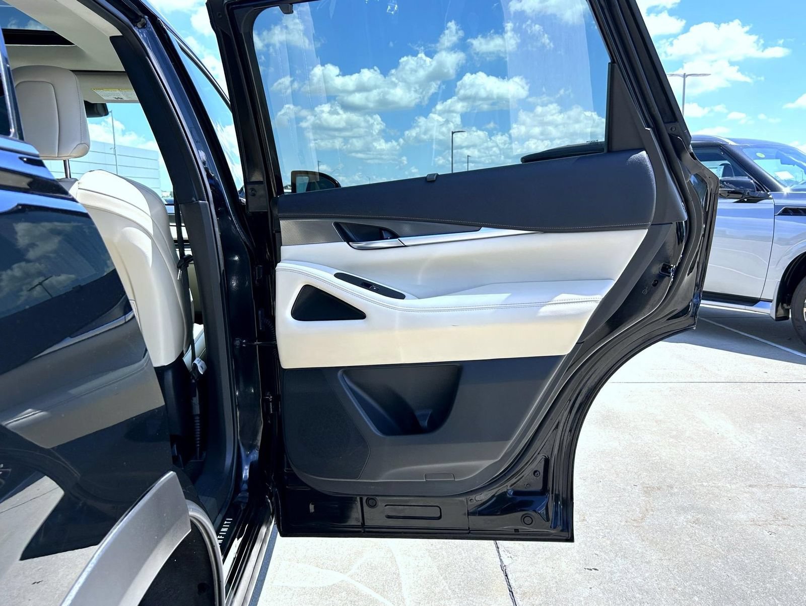 Certified 2023 INFINITI QX60 Luxe w/ Cargo Package AWD/4WD image 17