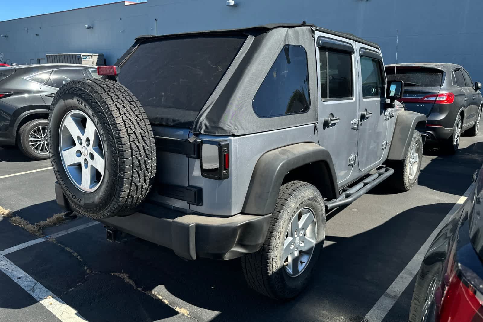 Used 2015 Jeep Wrangler Unlimited Rubicon w/ Connectivity Group AWD/4WD image 2