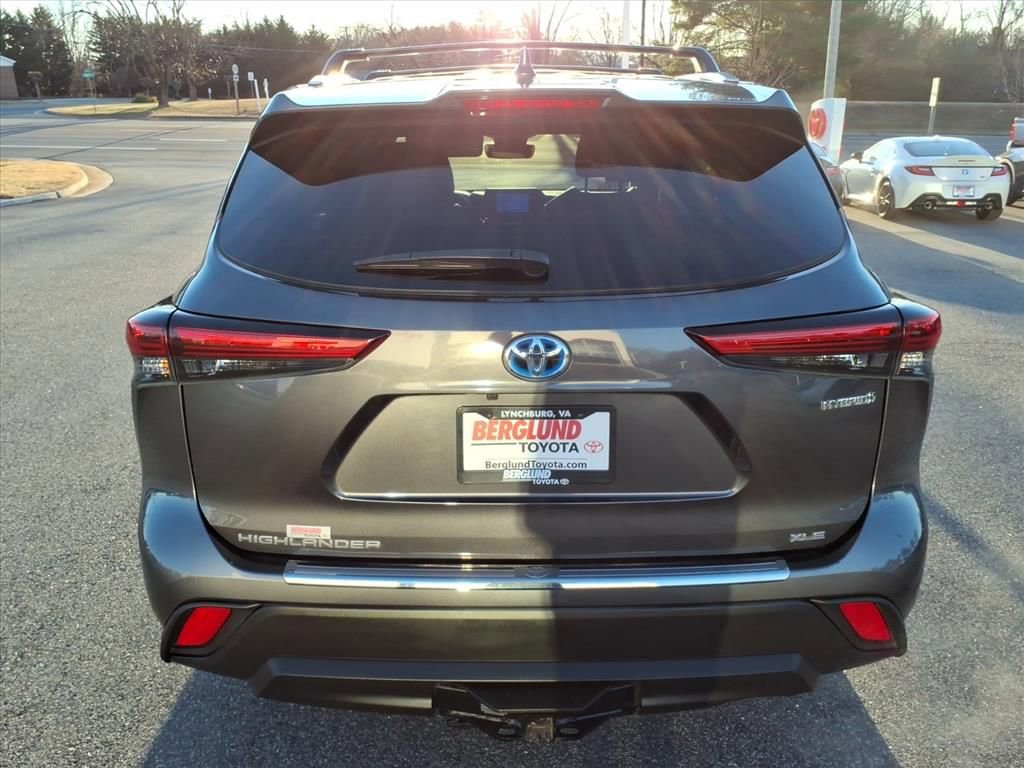 Used 2023 Toyota Highlander XLE image 11