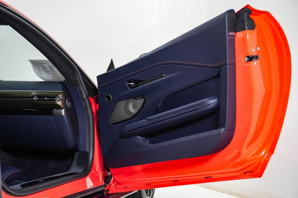 Used 2026 Aston Martin V8 Vantage Coupe RWD image 19