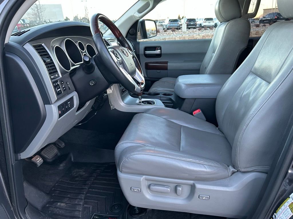 Used 2015 Toyota Sequoia Platinum image 24