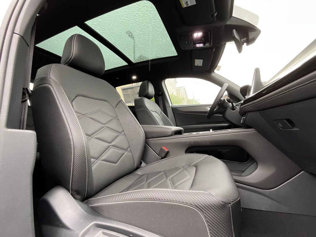 New 2025 Volkswagen Atlas Cross Sport SE image 14