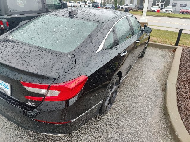 Used 2020 Honda Accord Touring image 16
