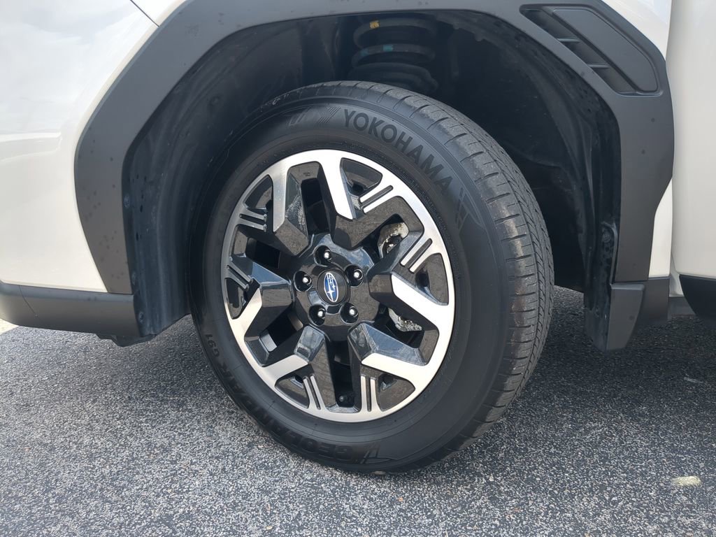 Certified 2025 Subaru Forester Premium AWD/4WD image 32