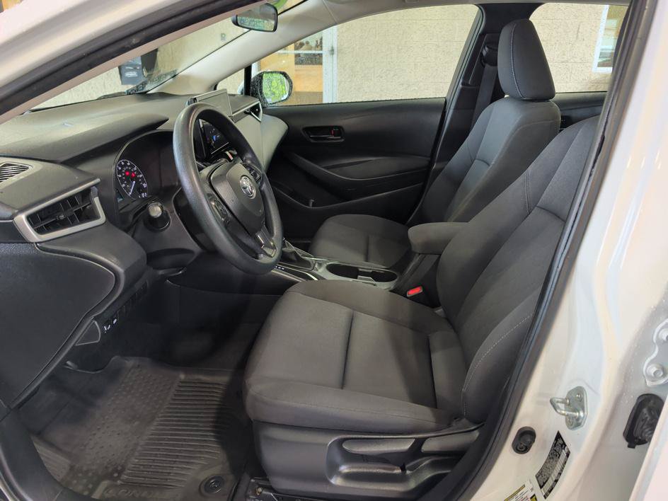 Used 2023 Toyota Corolla LE w/ LE Convenience Package FWD image 8