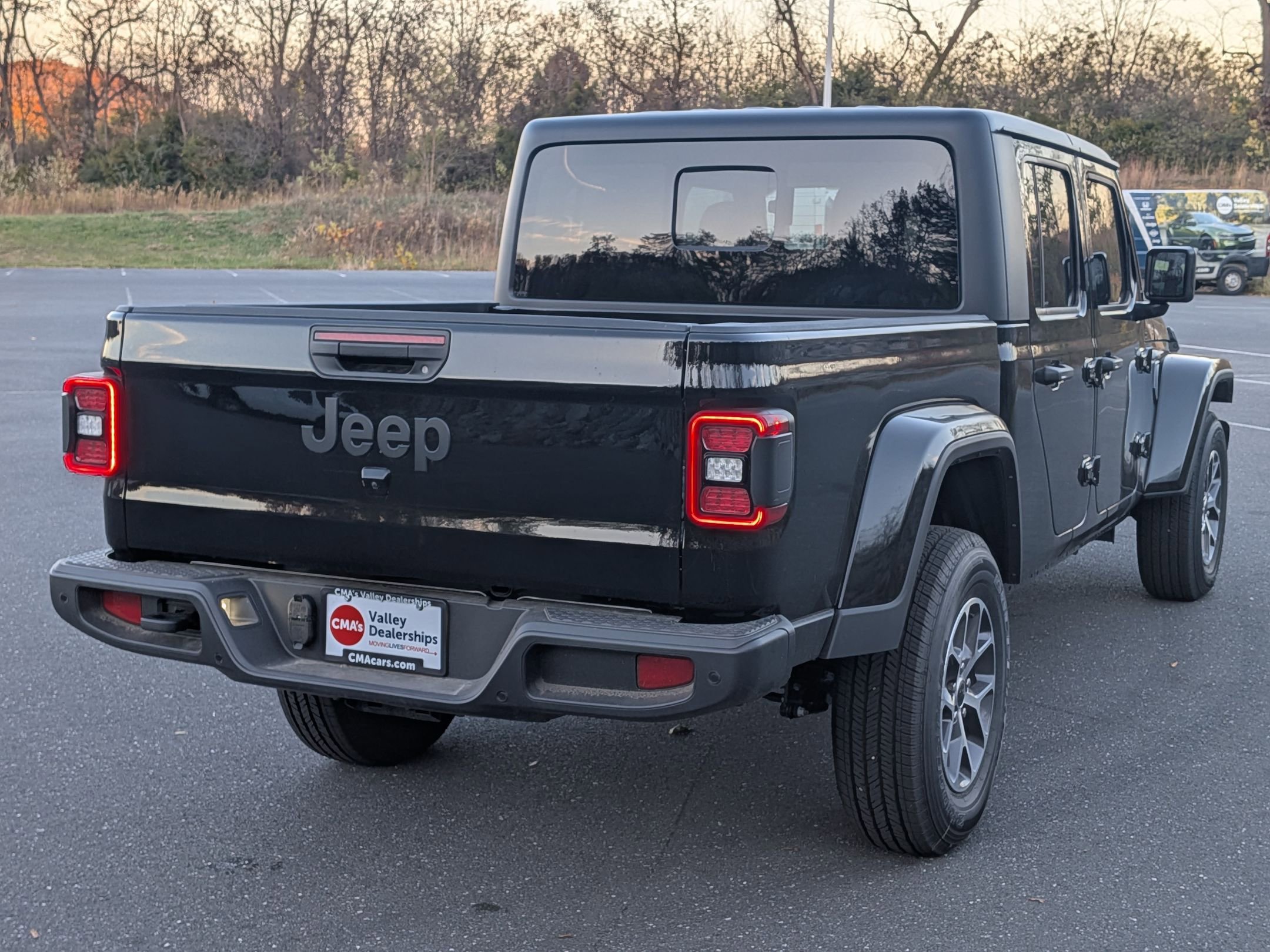 New 2025 Jeep Gladiator Sport image 5