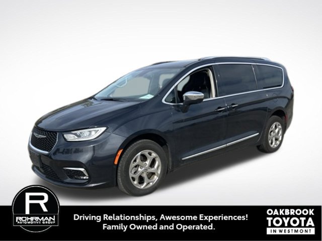Used 2021 Chrysler Pacifica Limited w/ Uconnect Theater Family Group