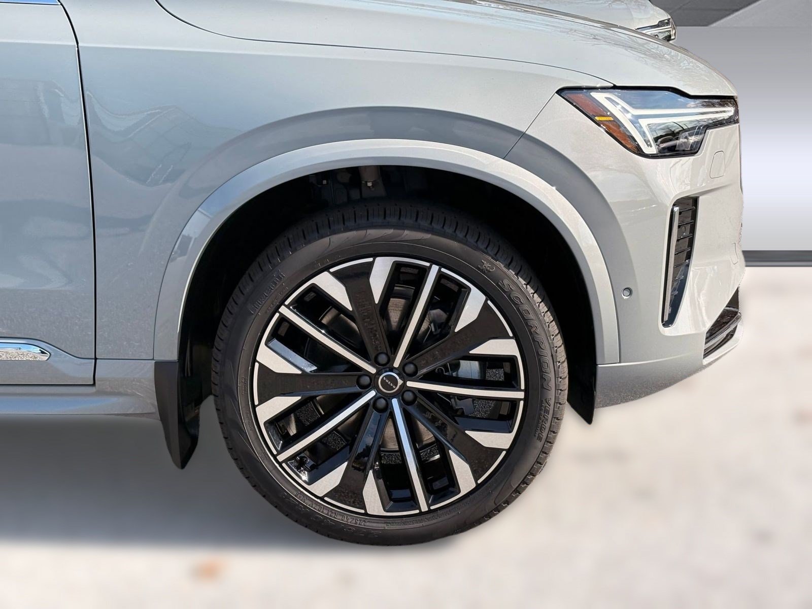 New 2026 Volvo XC90 B6 Ultra w/ Protection Package AWD/4WD image 11