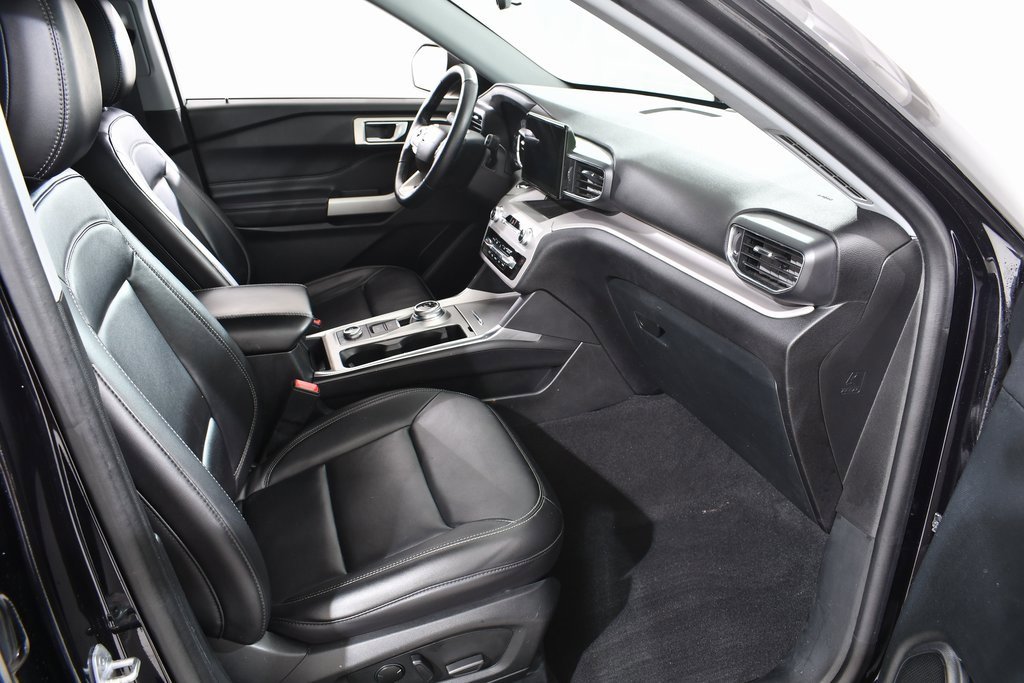 Used 2023 Ford Explorer XLT w/ Equipment Group 202A image 10