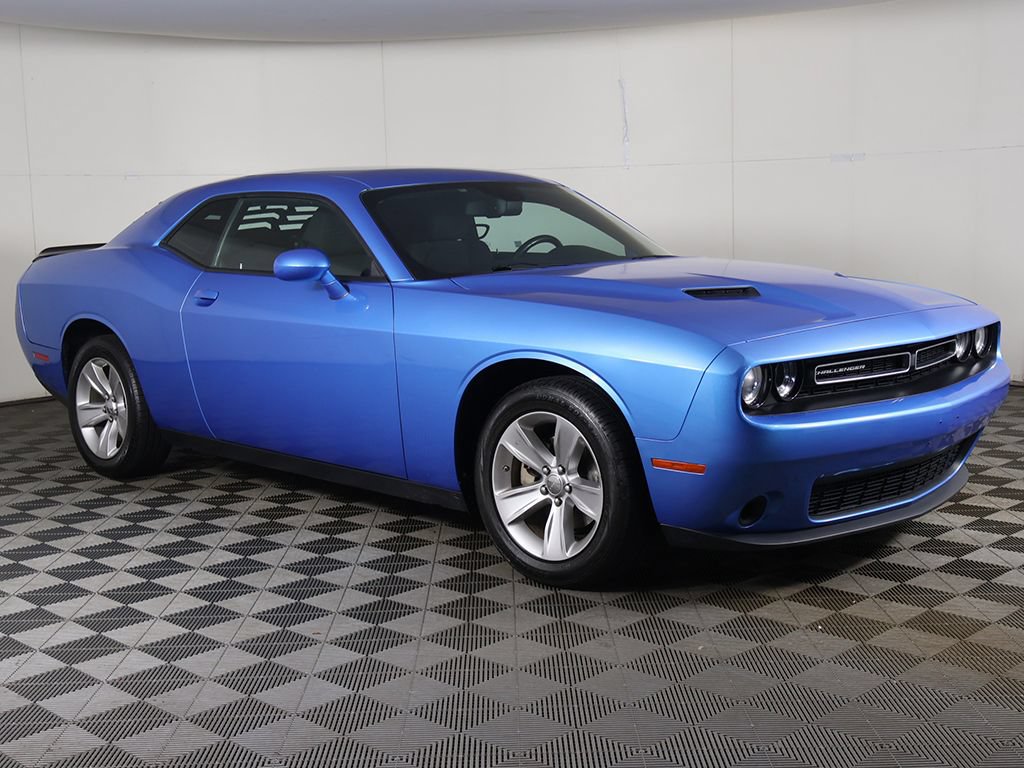 Used 2023 Dodge Challenger SXT RWD image 2