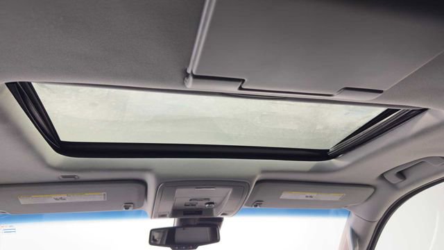 Used 2016 GMC Yukon XL SLT w/ Open Road Package image 22